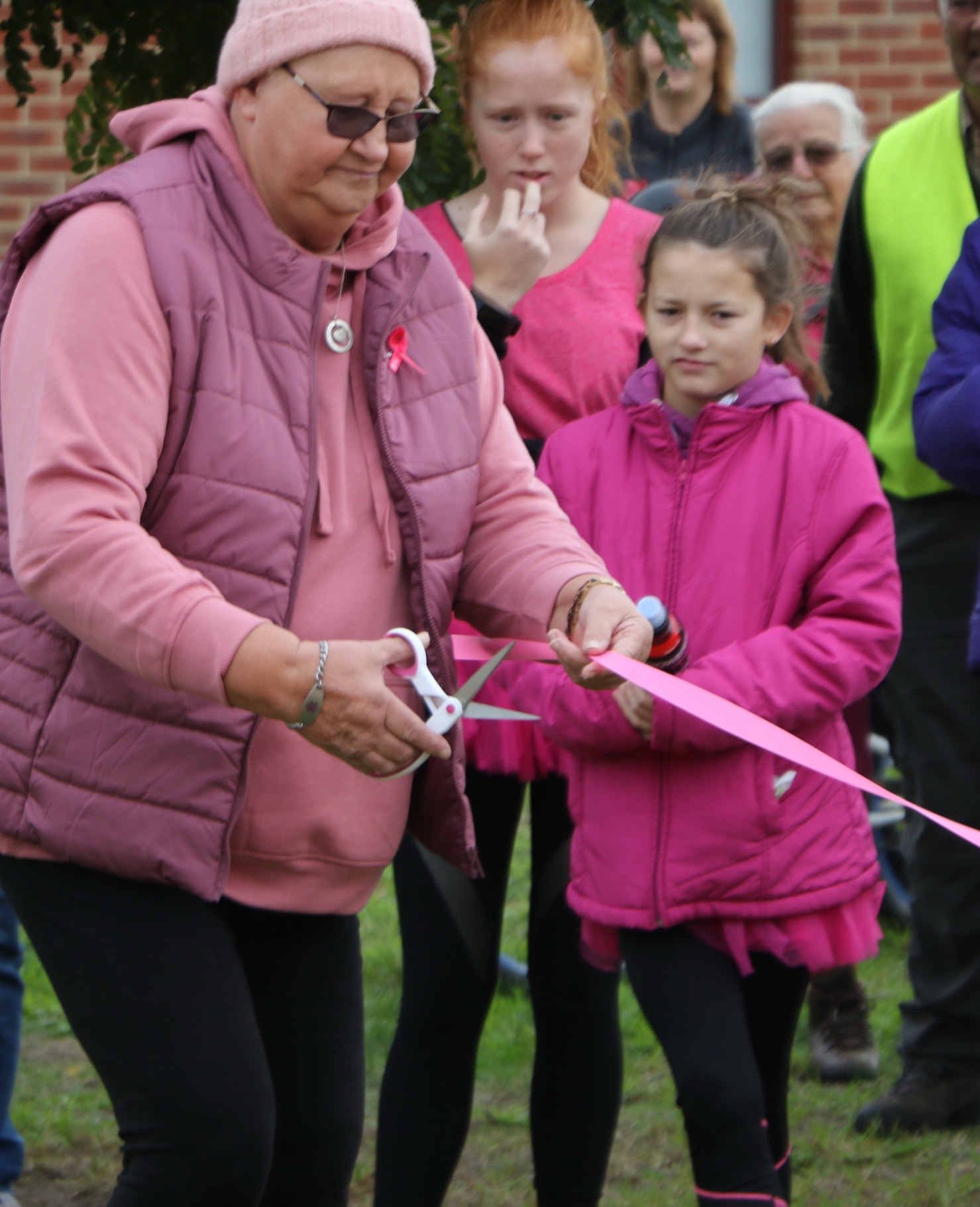 Breast Cancer survivor cuts ribbon to start Mother's Day Mother's Day Classic Traralgon/ Toongabbie